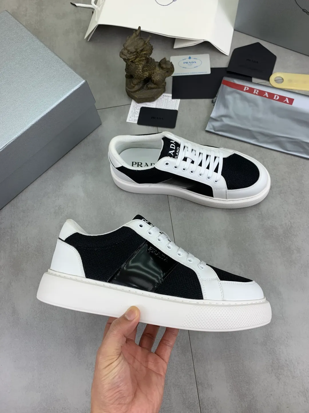 Men's men's shoes 💰P542💰 [New style] popular models are on the official website, 🆘 The trendy brand (Prada) mainly promotes popular models, avant-garde and versatile fashionable men's shoes private version mold opening, cowhide surface splicing 1:1.. Fashionable and simple, original imported cowhide lining cowhide feet; the atmosphere and personality are more fashionable, eye-catching and pursuing class. It will subvert the old idea and be a must-have for fashionistas with you! Must keep it! Tall and comfortable, large and low, high-end quality workmanship. Size: 38-44 4️⃣colors available.